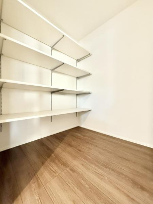 [ Lb`ɂ͑^pg[[ݒu܂IƓdHA퉷ł̕ۑ\ȐHƂȂǂ̎[ɖ𗧂܂B