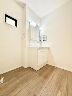 ʑEʏ ʉϑ̓VvłȂ@\˔AKȃTj^[Ԃ܂B