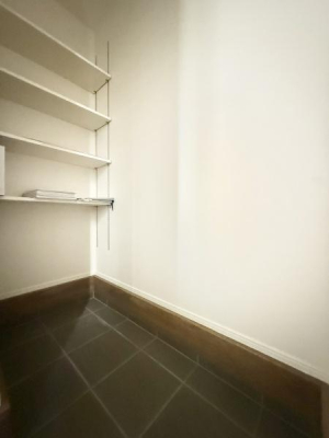  ւɂ̓V[YCN[[bgIC̑Axr[J[uAAEghApi[ł܂B