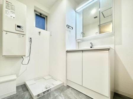 ʑEʏ OʋtʉϑB킹Ō̃X^COKB͎̌[ɂȂĂ̂ŁAׁX̂[łAXbLƂʉɁB