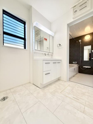 ʑEʏ OʋtʉϑB킹Ō̃X^COKB͎̌[ɂȂĂ̂ŁAׁX̂[łAXbLƂʉɁB