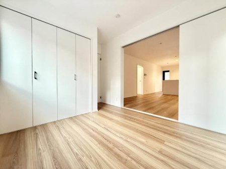 m FƃVvȃfUC̗͂mBN[[bgtŁAߗނו̐ڂ₷Ag̗ǂKԂłB