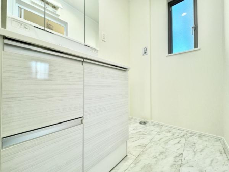 ʑEʏ OʋtʉϑB킹Ō̃X^COKB͎̌[ɂȂĂ̂ŁAׁX̂[łAXbLƂʉɁB