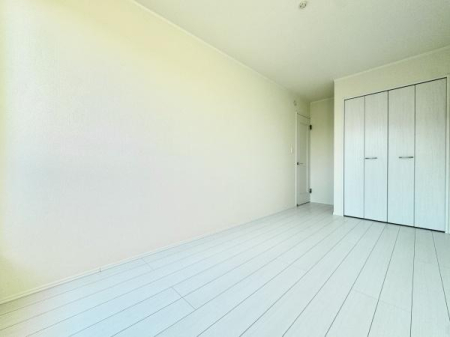 m FƃVvȃfUC̗͂mBN[[bgtŁAߗނו̐ڂ₷Ag̗ǂKԂłB