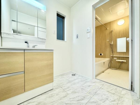 ʑEʏ OʋtʉϑB킹Ō̃X^COKB͎̌[ɂȂĂ̂ŁAׁX̂[łAXbLƂʉɁB