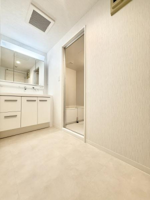 ʑEʏ OʋtʉϑB킹Ō̃X^COKB͎̌[ɂȂĂ̂ŁAׁX̂[łAXbLƂʉɁB