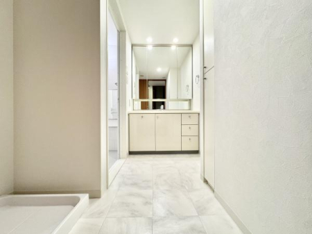 ʑEʏ OʋtʉϑB킹Ō̃X^COKB͎̌[ɂȂĂ̂ŁAׁX̂[łAXbLƂʉɁB