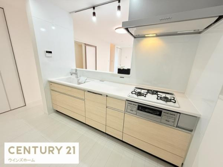 Lb` rOɂȂAJIŐꂽLb`Xy[XBڂ̑OɉƑ̗lqȂ痿łzúAqĒ̂ƒɂ҂B