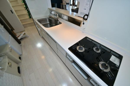 Lb` VXeLb`͐H@ɏ򐅊@\^CvIƑƂ̃R~jP[VeޑΖʎ̗p܂IȂ悤ɔzuꂽLb`ŉKɂł܂B