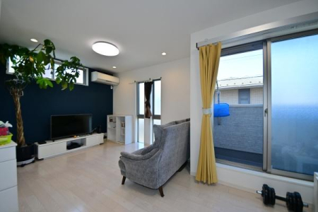 rO 邢zF̗D͋C̃rO͒c̋ԂɃsb^łIChEEChEŖ邭JIȁAƑRƏW܂ẽrO񋟂܂B