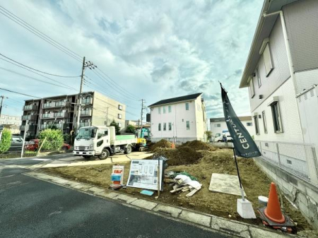 �O�ʓ��H�܂ތ��n�ʐ^ �u�Ƃ͈ꐶ�Ɉ�x�̑傫�ȑI�������炱���A�Ë��������Ȃ��v
����Ȃ��Ƒ��̑z���ɉ�����A���R�݌v�Ή��̕����n�ł��B
