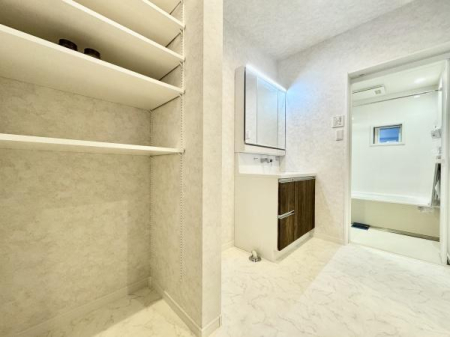 ���ʑ�E���ʏ� �������T�C�Y�̐��ʃX�y�[�X�I���l���ނ����p�i�Ȃǂ��Еt�����I������̂ŁA�X�b�L���Ƃ������ʎ���ɂȂ�܂�!
