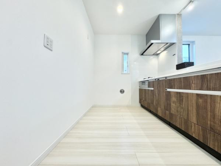 �L�b�`�� �X�^�C���b�V���ȃV�X�e���L�b�`���́A���[�͂Ƌ@�\�������˔����A�������y�����Ȃ��ԁB���r���O�ƂȂ��郌�C�A�E�g�����͂ł��B