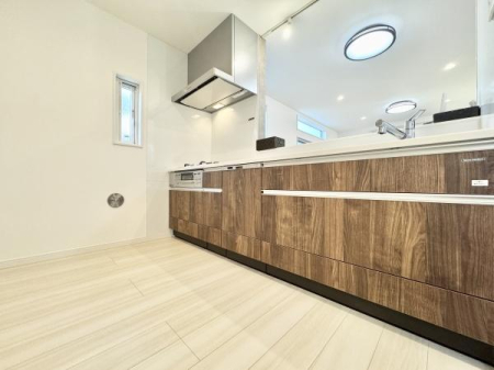 �L�b�`�� �l�C�̑Ζʎ��L�b�`���̓��r���O�A�_�C�j���O����]�ł��܂��I�L�b�`���͍�ƃX�y�[�X���L�X���Ă�����[�ɂ�����܂���I