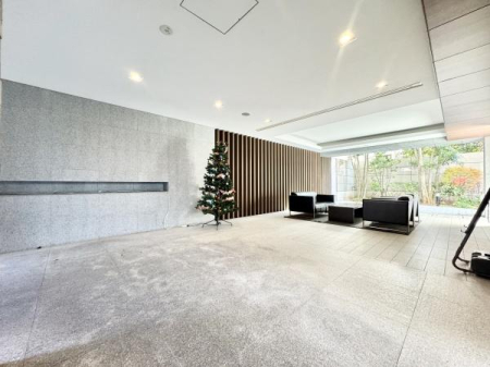 r[ r[EW܂Î傫ȑJoAzê悤ȍ̂ԂłBe[u\t@ݒuĂ̂ŁAZ҂̕Ƃׂ̂y߂܂I