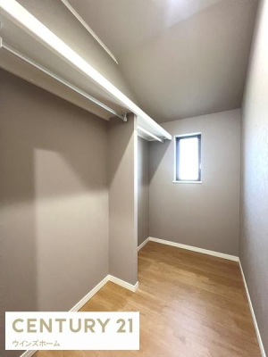 ���[ ��^�E�H�[�N�C���N���[�[�b�g�����B�ߗނ�G�ߕ�������������[�ł��A�Z��Ԃ��L���g���܂��B