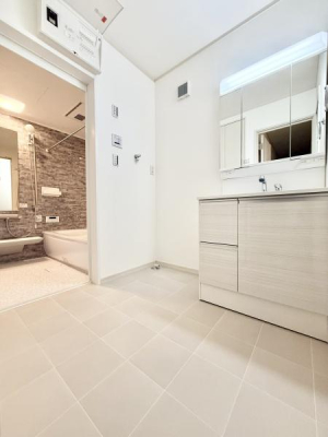 ʑEʏ OʋtʉϑB킹Ō̃X^COKB͎̌[ɂȂĂ̂ŁAׁX̂[łAXbLƂʉɁB