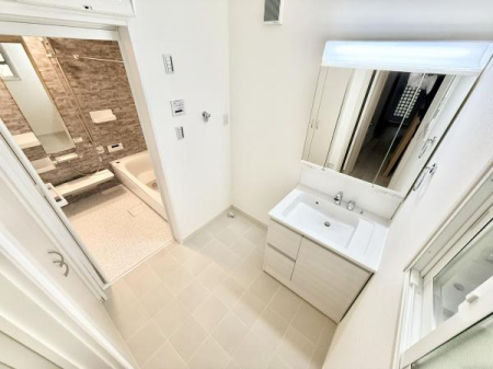 ʑEʏ ʉϑ̓VvłȂ@\˔AKȃTj^[Ԃ܂B