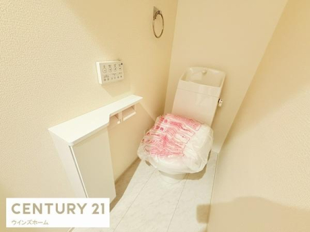 �g�C�� �g�C���͂P�E2�K�ɐݒu����Ă���A�������֍��t���̐����ȃg�C���B���t���Ŋ��C���ł��܂��B