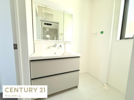 ʑEʏ OʋtʉϑB킹Ō̃X^COKB͎̌[ɂȂĂ̂ŁAׁX̂[łAXbLƂʉɁB