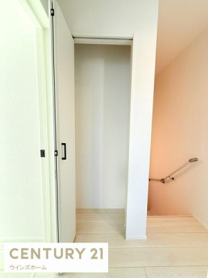 ���[ �z�[���ɂ͎��[�X�y�[�X�������B���|���p���ׁX�Ƃ����������[�ł��邠��ƕ֗��ȃX�y�[�X�ł��I