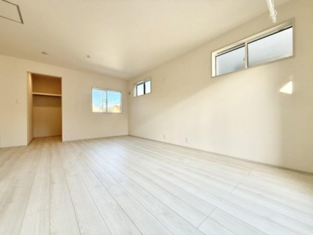 m FƃVvȃfUC̗͂mBN[[bgtŁAߗނוXbL[Bg̗ǂKԂłB