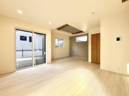 ���r���O ���邭�J���I�ȃ��r���O�����́B���R���ɕ�܂��S�n�悢��ԂŁA���X�̕�炵�����L���ɂȂ�܂��B