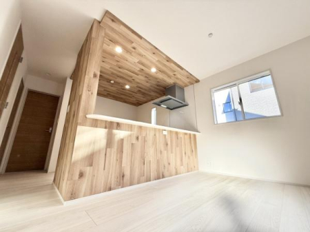 �L�b�`�� ���������ӂ��V�X�e���L�b�`���B���C�h�Ȓ�����ƖL�x�Ȏ��[�ŉƎ����X���[�Y�B�����̗����������I�ɁA�Ƒ��Ƃ̎��Ԃ������Ƒ�؂ɂł����Ԃł��B