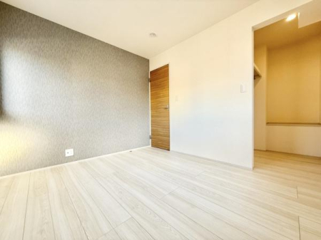 �m�� �����������F�����ƃV���v���ȃf�U�C�������̗͂m���B�N���[�[�b�g�t���ŁA�ߗނ�ו����X�b�L�����[�B�g������̗ǂ����K��Ԃł��B