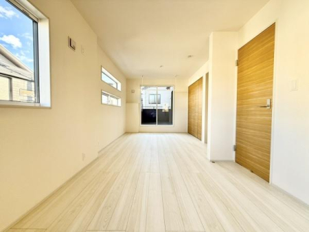 �m�� �����������F�����ƃV���v���ȃf�U�C�������̗͂m���B�N���[�[�b�g�������t���ŁA�ߗނ�ו��̐������ڂ����₷���A�g������̗ǂ����K��Ԃł��B