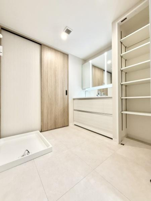 ʑEʏ TCY̐ʃXy[XIlނpiȂǂЕtÎŁAXbLƂʎɂȂ܂!
