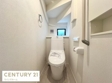 �g�C�� �g�C���͂P�E2�K�ɐݒu����Ă���A�������֍��t���̐����ȃg�C���B���t���Ŋ��C���ł��܂��B�i�ʐ^2�����j