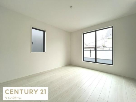 �m�� �o���R�j�[�ɖʂ���7���̗m���͂Q�ʍ̌��̖��邢�������BWIC���������Ă���܂��B
