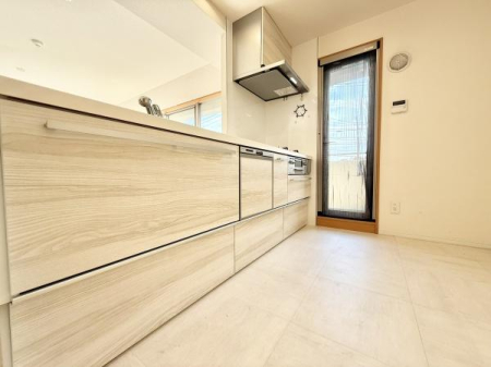 �L�b�`�� �X�^�C���b�V���ȃV�X�e���L�b�`���́A���[�͂Ƌ@�\�������˔����A�������y�����Ȃ��ԁB�L�b�`������o���R�j�[��
�ɂȂ���Ǝ������̗ǂ������͂ł��I