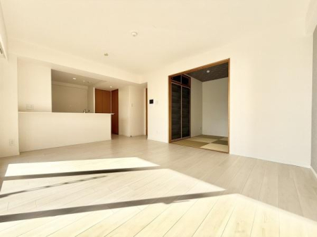 ���r���O ���邭�J���I�ȃ��r���O�����͂̈ꎺ�B���R���ɕ�܂��S�n�悢��ԂŁA���X�̕�炵�����L���ɂȂ�܂��B