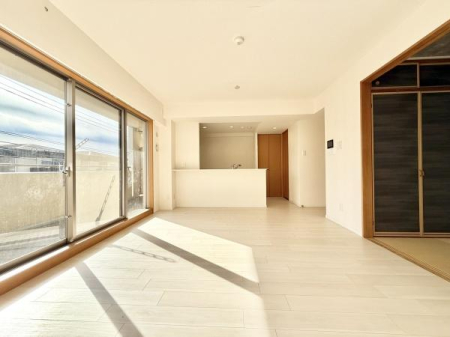 ���r���O �o���R�j�[�ւƂȂ���傫�ȑ���������������ރ��r���O�I���ʂ����ǍD�Ŋ��C�����₷���ł��I