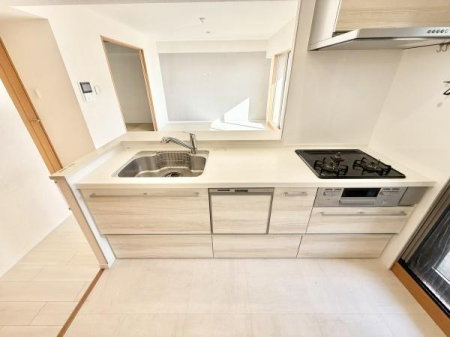 �L�b�`�� �X�^�C���b�V���ȃV�X�e���L�b�`���́A���[�͂Ƌ@�\�������˔����A�������y�����Ȃ��ԁB���r���O�ƂȂ��郌�C�A�E�g�����͂ł��B