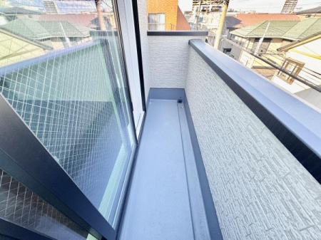 �o���R�j�[ �o���R�j�[��2�K��3�K�ɐݒu����A�p�r�ɍ��킹�Ďg���������\�ɂ��Ă���܂��B