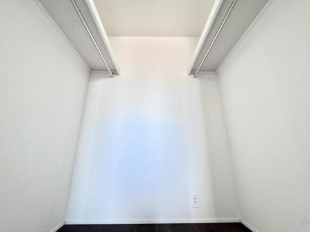 ���[ �E�H�[�N�C���N���[�[�b�g���ݒu����Ă��܂��I��ނ�G�߂��Ƃɕ����Ď��[�ł��X�b�L�����[�ł��܂��B