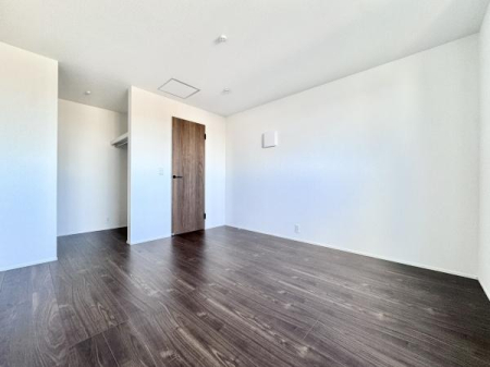 �Q�� ��Q����7���I�E�H�[�N�C���N���[�[�b�g���ݒu����Ă���A�������ڂ����₷���Ȃ�܂��I�����������z�F�̓C���e���A�̔z�F�����₷���͗l�ւ����y���߂����ł��ˁI