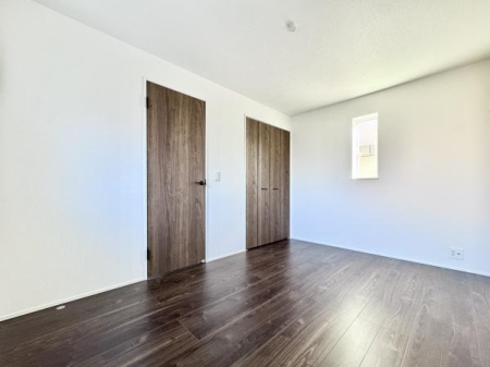 �m�� �V���v���ȃf�U�C�������̗͂m���B�N���[�[�b�g�t���ňߗނ�ו����X�b�L�����[�ł��܂��B