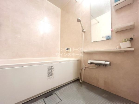 ���� �����͈���̔���������났�̏ꏊ�ł��B�ǂ������@�\���ڂ̃��j�b�g�o�X�ōŌ�ɓ�����ɂ����K�ȃo�X�^�C�������񋟂��܂��I�g�[�����@���t���Ă���̂ŉJ�̓��͈ߗފ������Ƃ��Ă��劈��ł��I