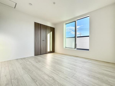 �Q�� ��Q����7���I�N���[�[�b�g���ݒu����Ă���A�������ڂ����₷���Ȃ�܂��I�o�����X�̎�ꂽ�z�F�̓C���e���A�̔z�F�����₷���͗l�ւ����y���߂����ł��ˁI