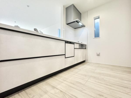 �L�b�`�� �l�C�̑Ζʎ��L�b�`���̓��r���O�A�_�C�j���O����]�ł��܂��I�L�b�`���͍�ƃX�y�[�X���L�X���Ă�����[�ɂ�����܂���I