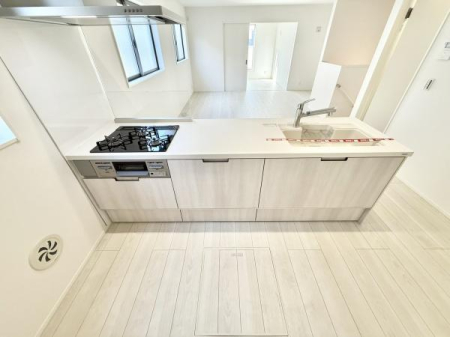 �L�b�`�� �Ƒ��Ƃ̉�b���y���݂Ȃ��炨�����ł���l�C�̑Ζʎ��B
���[���L�x�ŁA�g���₷���ƃf�U�C���������˔����Ă��܂��B