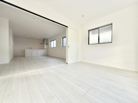 �m�� �o���R�j�[�ɖʂ��L�X�Ƃ���6.1���m���I���r���O�Ɨאڂ��Ă���̂ŁA�d�؂���J�����čL�X�g�����Ƃ��ł��܂��I