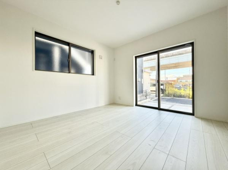 �Q�� 2�ʍ̌��ł����Ղ�L�X�Ƃ��Ă��Ė��邢�������ł��I�N���[�[�b�g���ݒu������[�L�x�ł��I