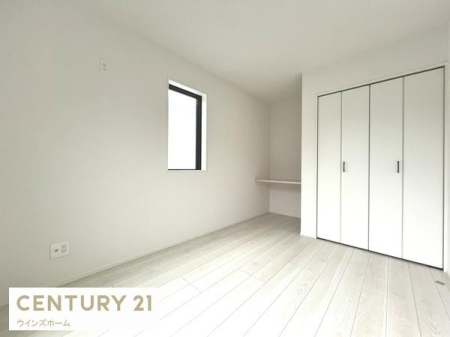 �m�� �o���R�j�[�ɖʂ���5.43���m���B��������ǍD�ȊJ���I�ȕ��͋C�ŁA���[�{�J�E���^�[�t���̂������͂��q�l�̕׋����̃X�y�[�X�Ƃ��Ċ���ԈႢ�Ȃ��I