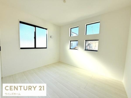 �m�� 2�ʍ̌��̖��邢�m���B�Q���ɂ��q�������ɂ��҂�����ł��I