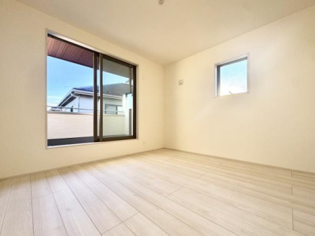 �Q�� 2�ʍ̌��ł����Ղ�L�X�Ƃ��Ă��Ė��邢�������ł��I�E�H�[�N�C���N���[�[�b�g���ݒu������[�L�x�ł��I